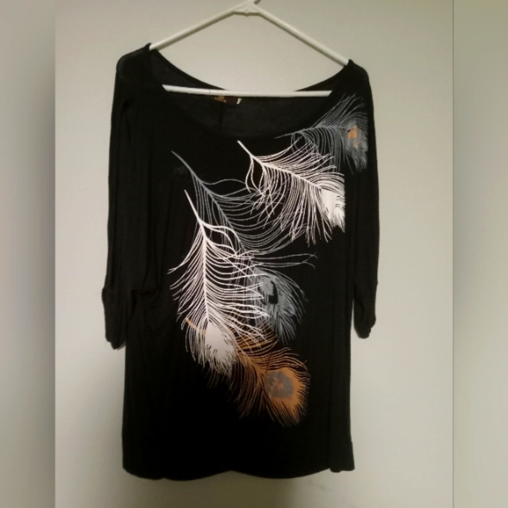Beautiful woman's top..Black with Feather print in front..XL